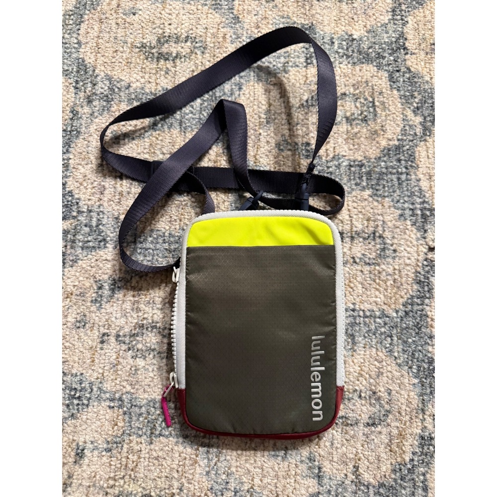 Lululemon Easy Access Crossbody Bag Pristine Condition‎
